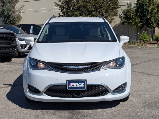 2017 Chrysler Pacifica Touring Plus photo 2