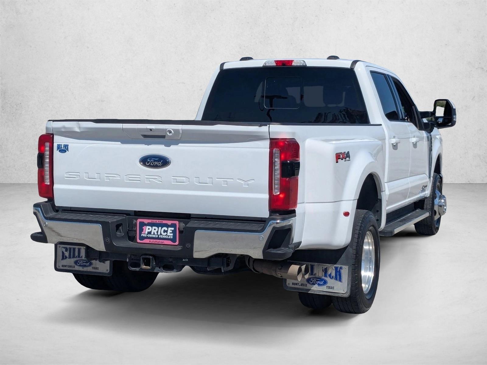 2023 Ford F-350 LARIAT photo 4