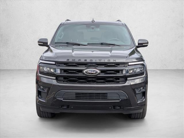 2022 Ford Expedition Limited photo 2