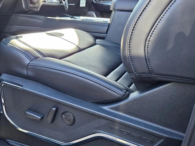 2025 Ford F-250 Platinum photo 4