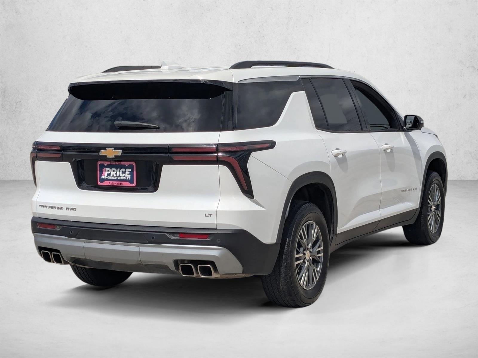 2024 Chevrolet Traverse AWD LT photo 4