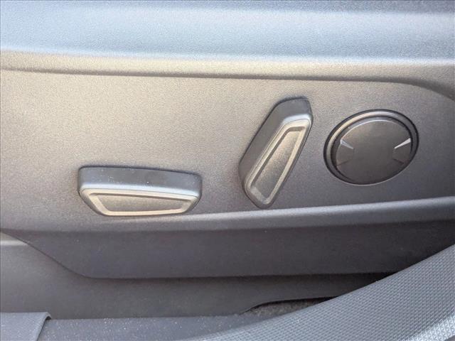 2025 Ford Mustang Mach-E Premium photo 4