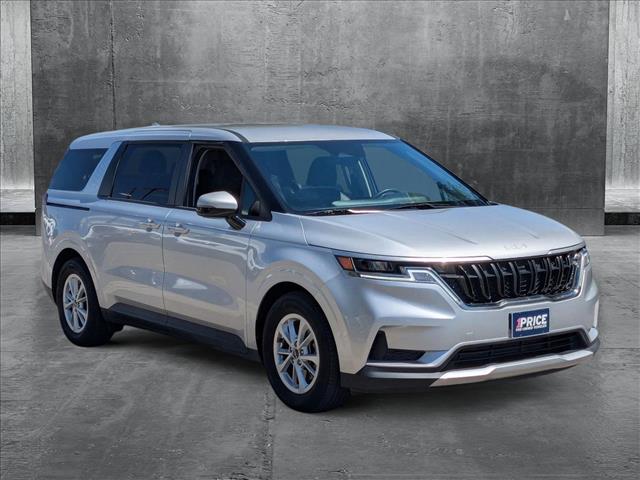 2023 Kia Carnival LX photo 3