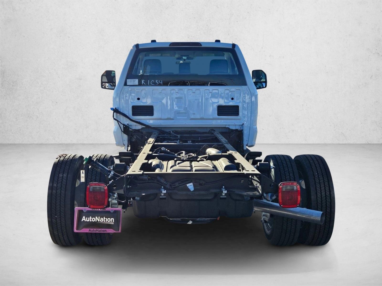 2025 Ford F-550 Super Duty Chassis Cab XL - Photo 7