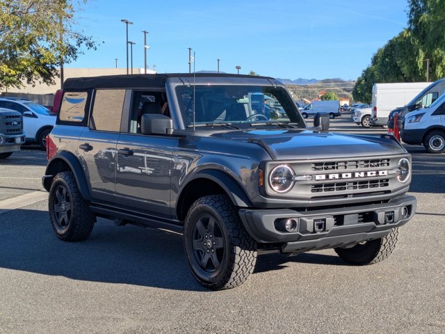 2024 Ford Bronco Black Diamond photo 3