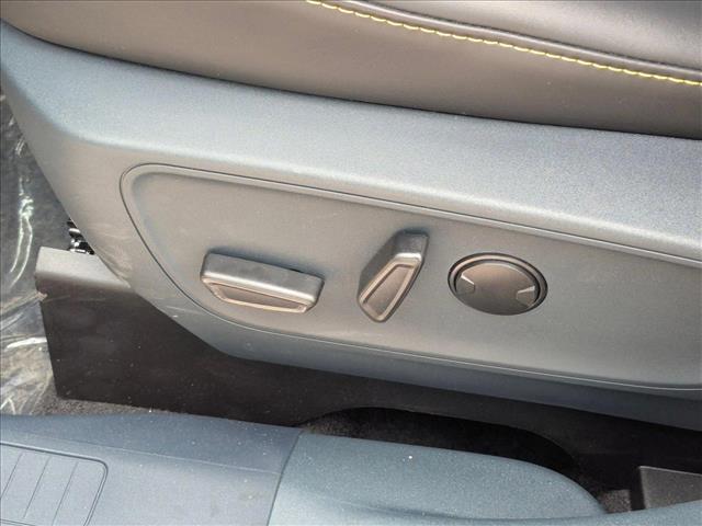 2025 Ford Maverick photo 3