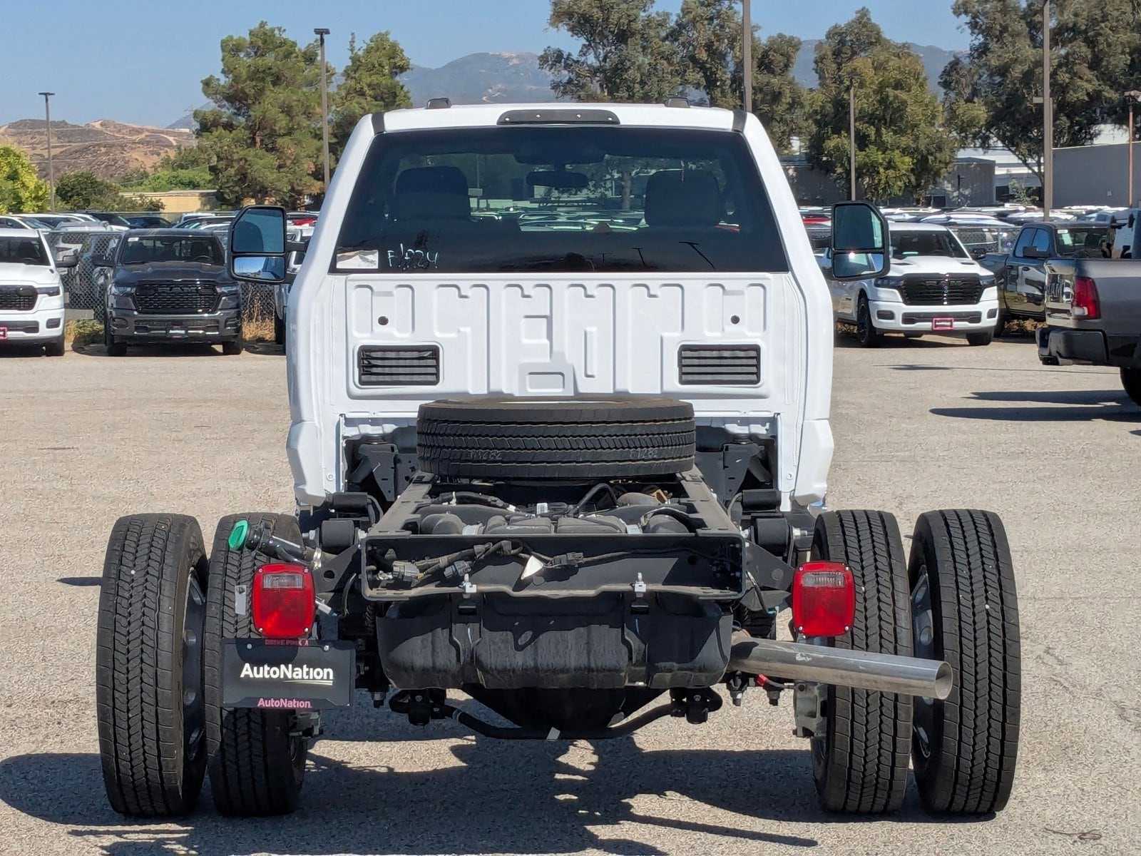 2024 Ford F-550 Super Duty Chassis Cab XLT - Photo 8