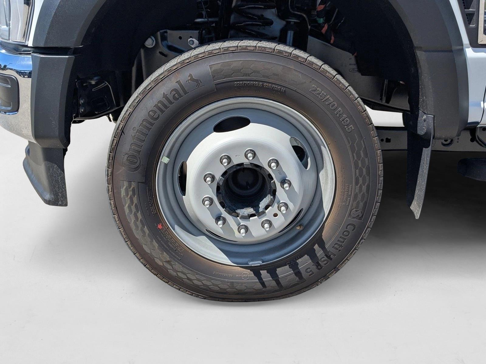 2025 Ford F-550 Super Duty Chassis Cab XL - Photo 10