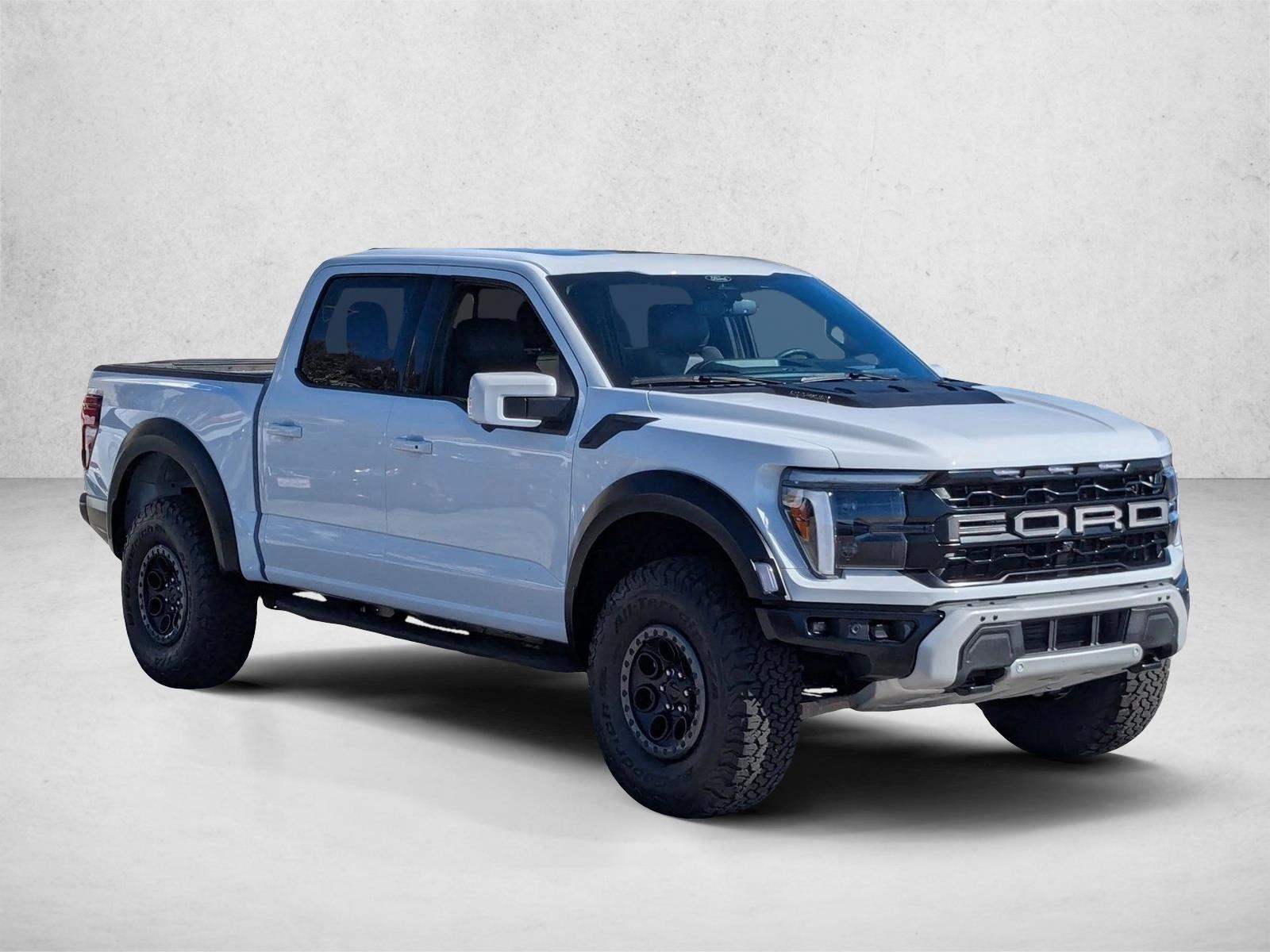 2025 Ford F-150 Raptor photo 2
