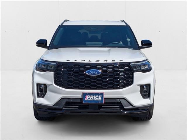 2025 Ford Explorer ST-Line photo 2