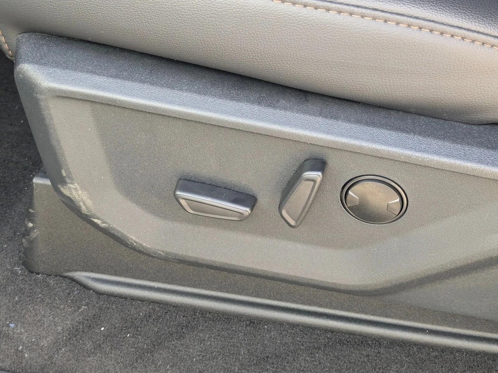 New 2025 Ford F-250 LARIAT Truck Crew Cab