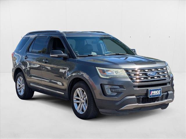 2017 Ford Explorer XLT photo 3