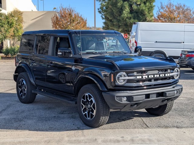 2024 Ford Bronco Outer Banks photo 3