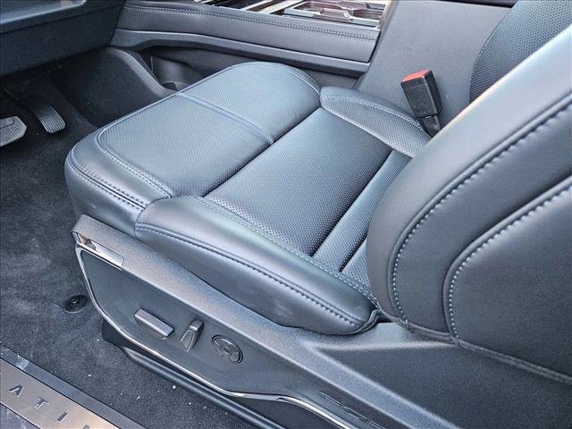 2025 Ford F-250 Platinum photo 3