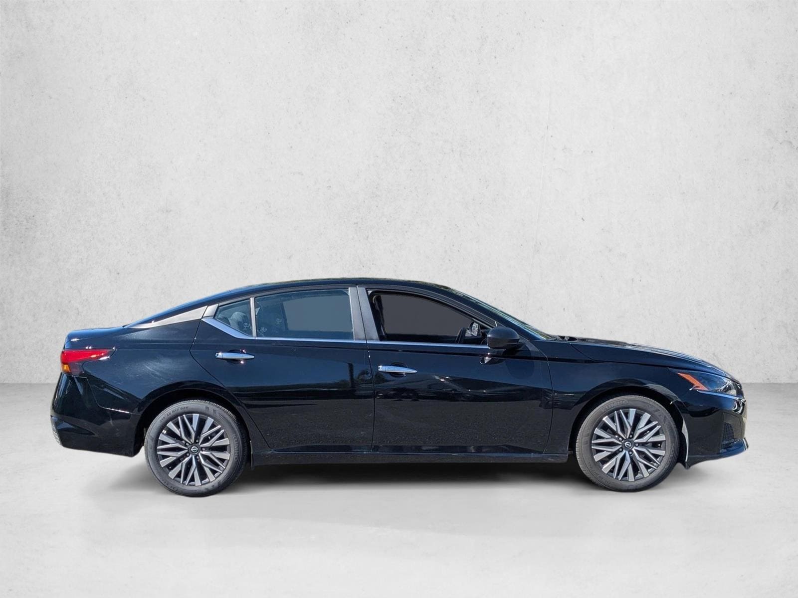 2025 Nissan Altima SV photo 4