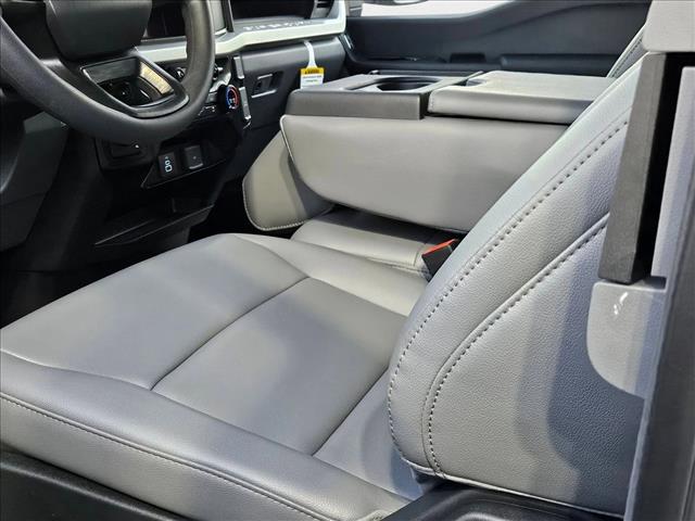 2025 Ford F-550 XL photo 4