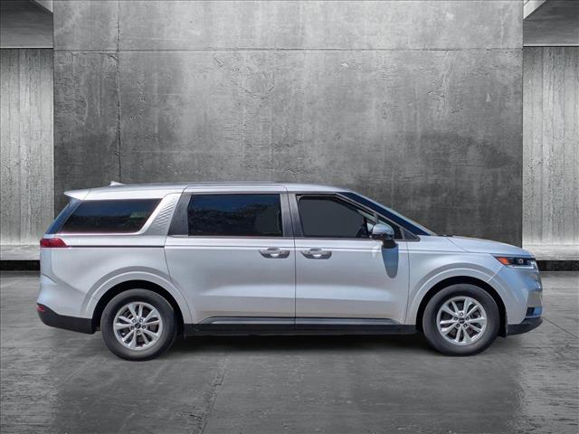 2023 Kia Carnival LX photo 4