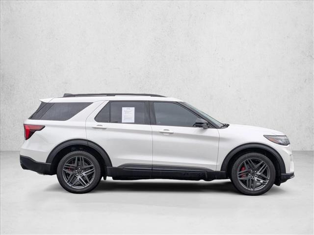 2025 Ford Explorer ST photo 3