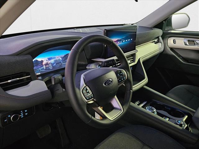 2025 Ford Explorer photo 2
