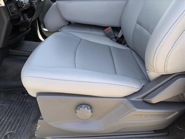 2025 Ford F-550 XL photo 3