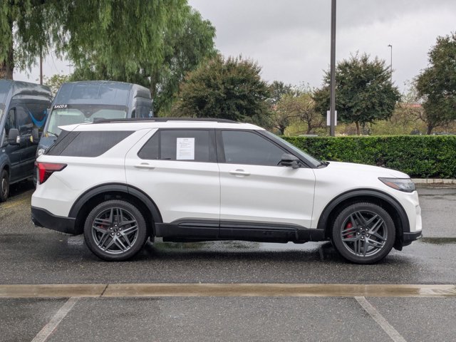 2025 Ford Explorer ST photo 3