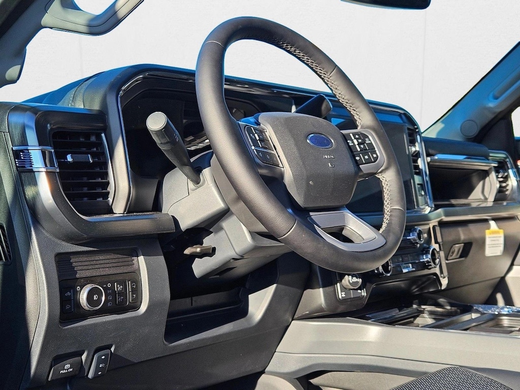 New 2025 Ford F-350 LARIAT Truck Crew Cab