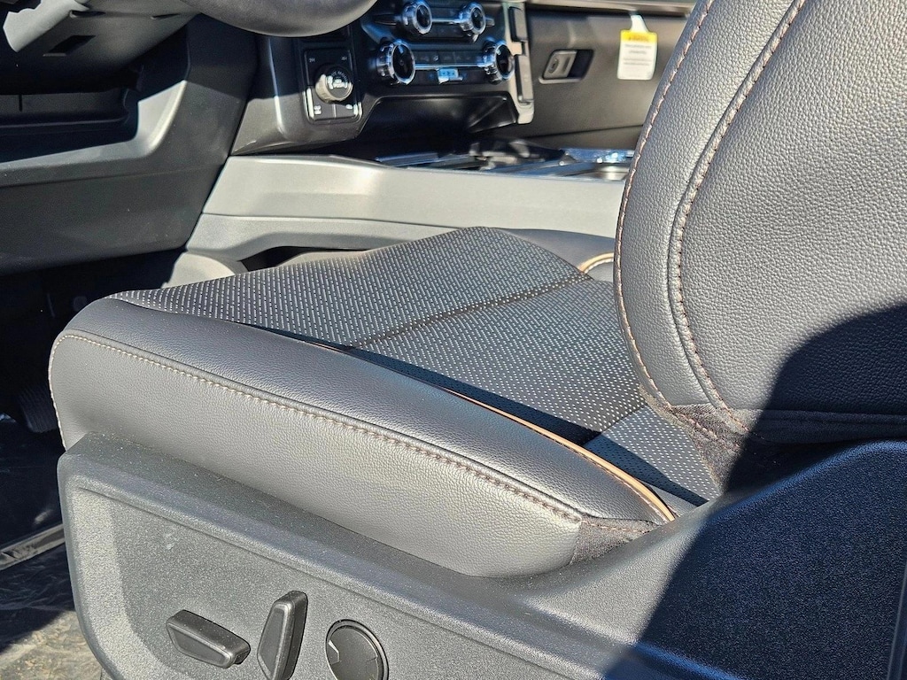 New 2025 Ford F-350 LARIAT Truck Crew Cab