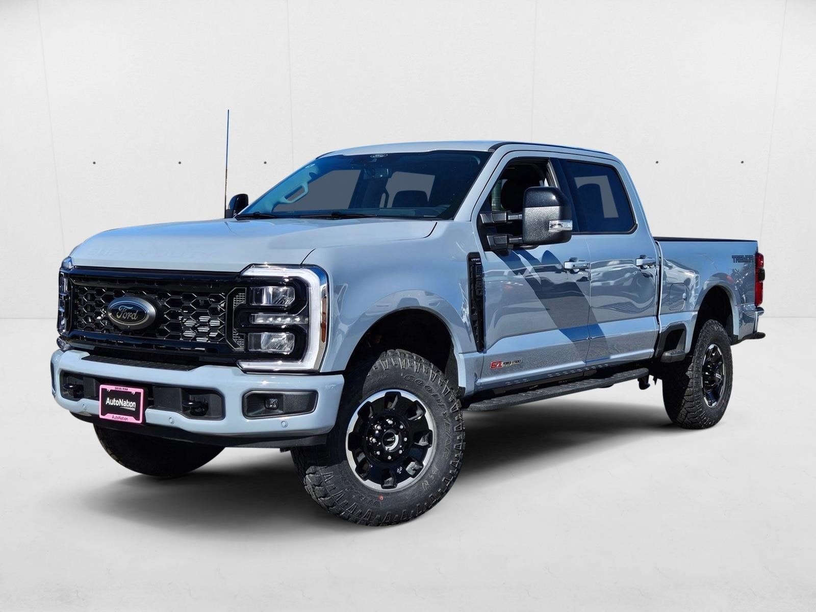 2025 Ford F-350 Super Duty Lariat's photo