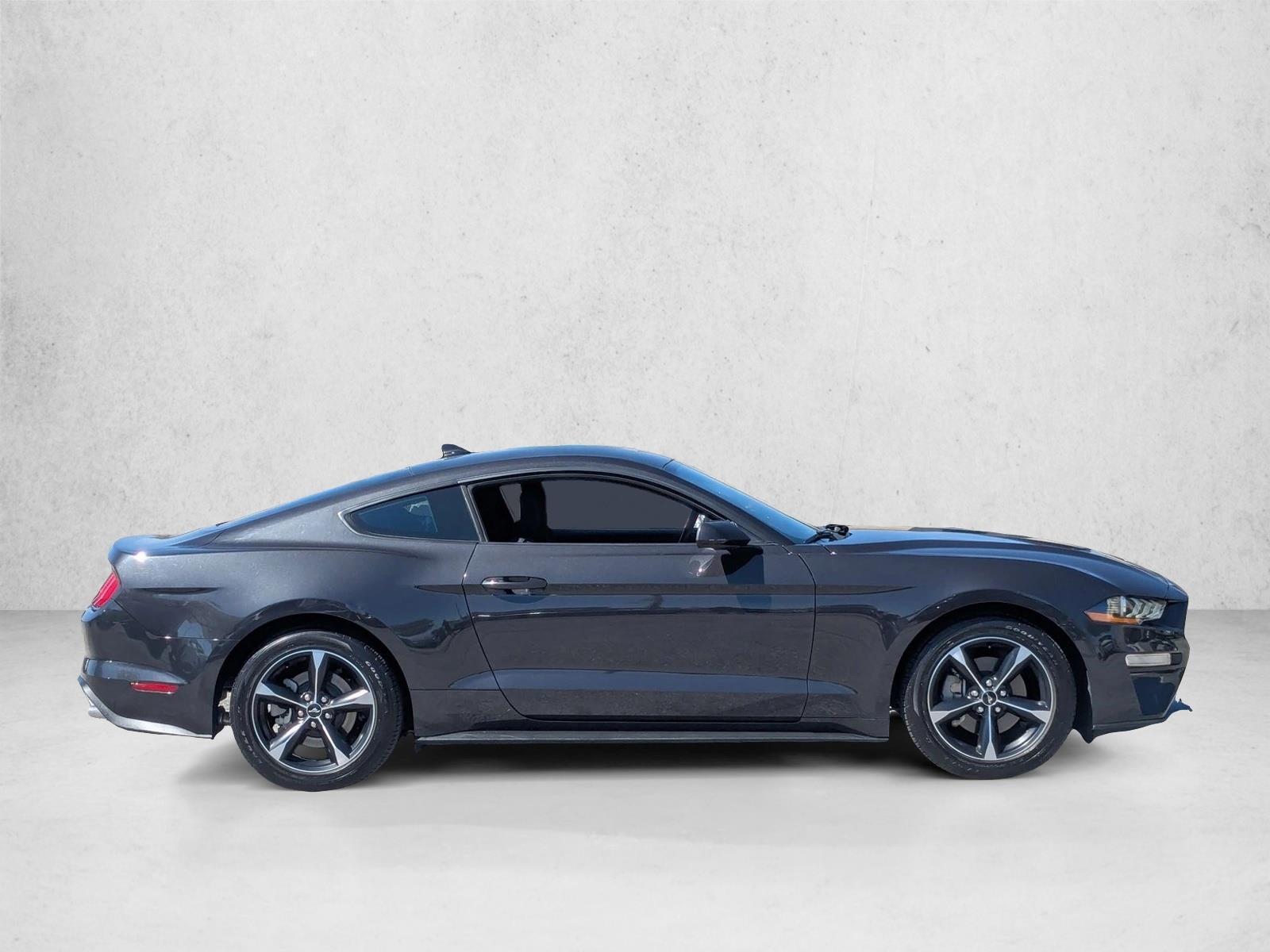 2022 Ford Mustang EcoBoost photo 4