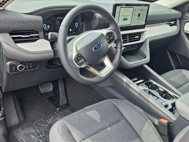 2025 Ford Explorer photo 3
