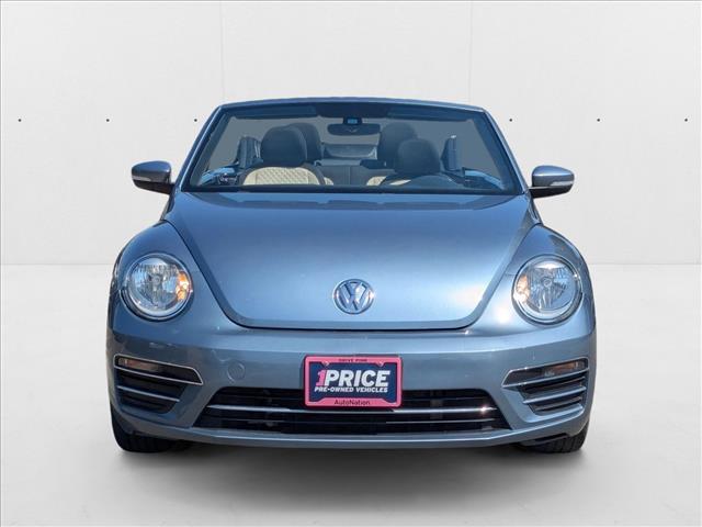 2019 Volkswagen Beetle S photo 2