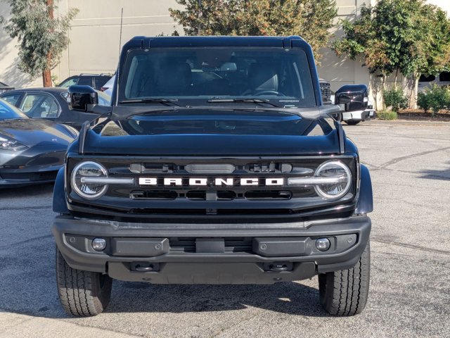 2024 Ford Bronco Outer Banks photo 2