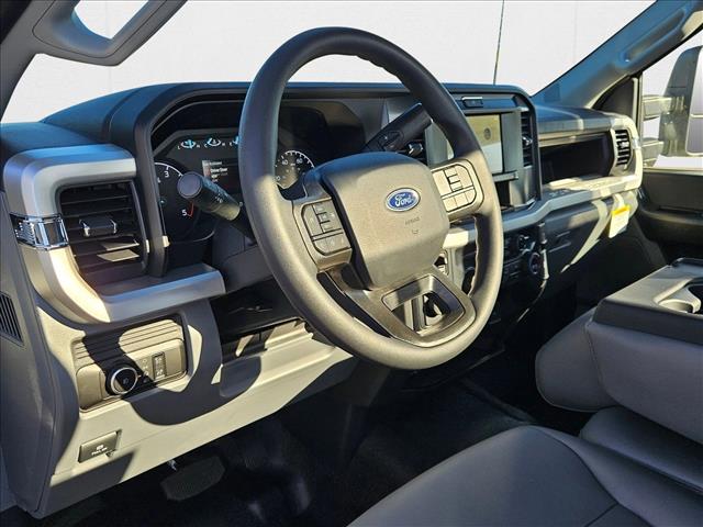 2025 Ford F-550 XL photo 3