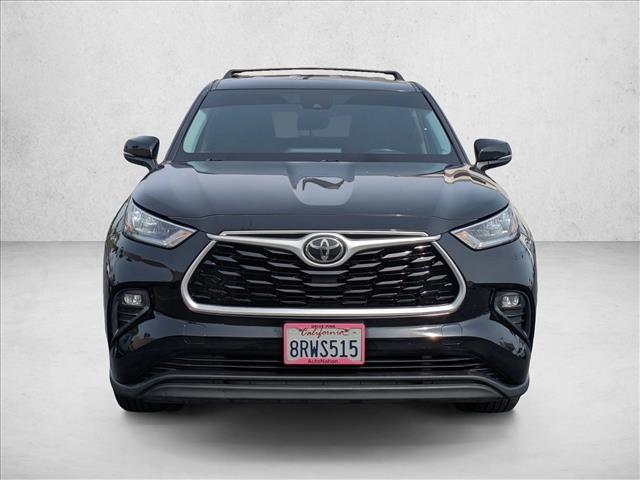 2020 Toyota Highlander LE photo 2