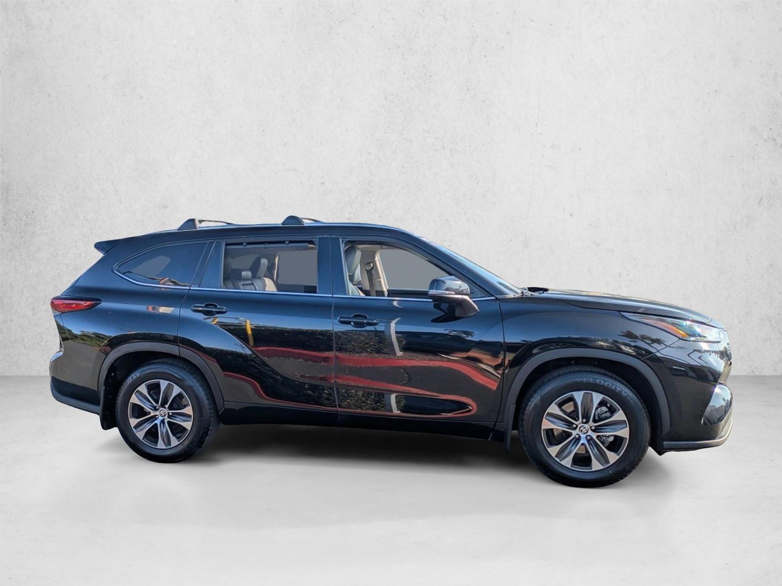 2021 Toyota Highlander XLE photo 4