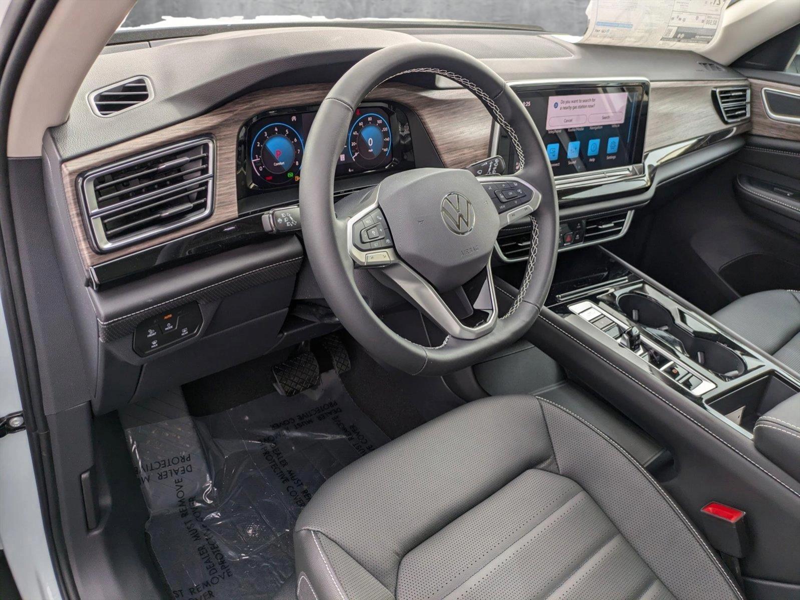 2025 Volkswagen Atlas SEL photo 3