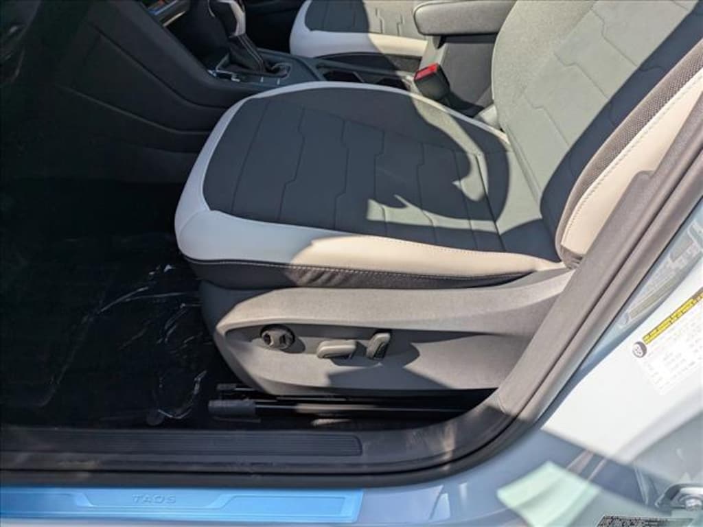 New 2026 Volkswagen Taos 1.5T SE SUV