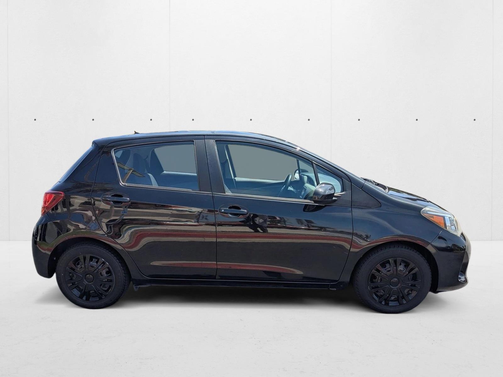 2017 Toyota Yaris L photo 4