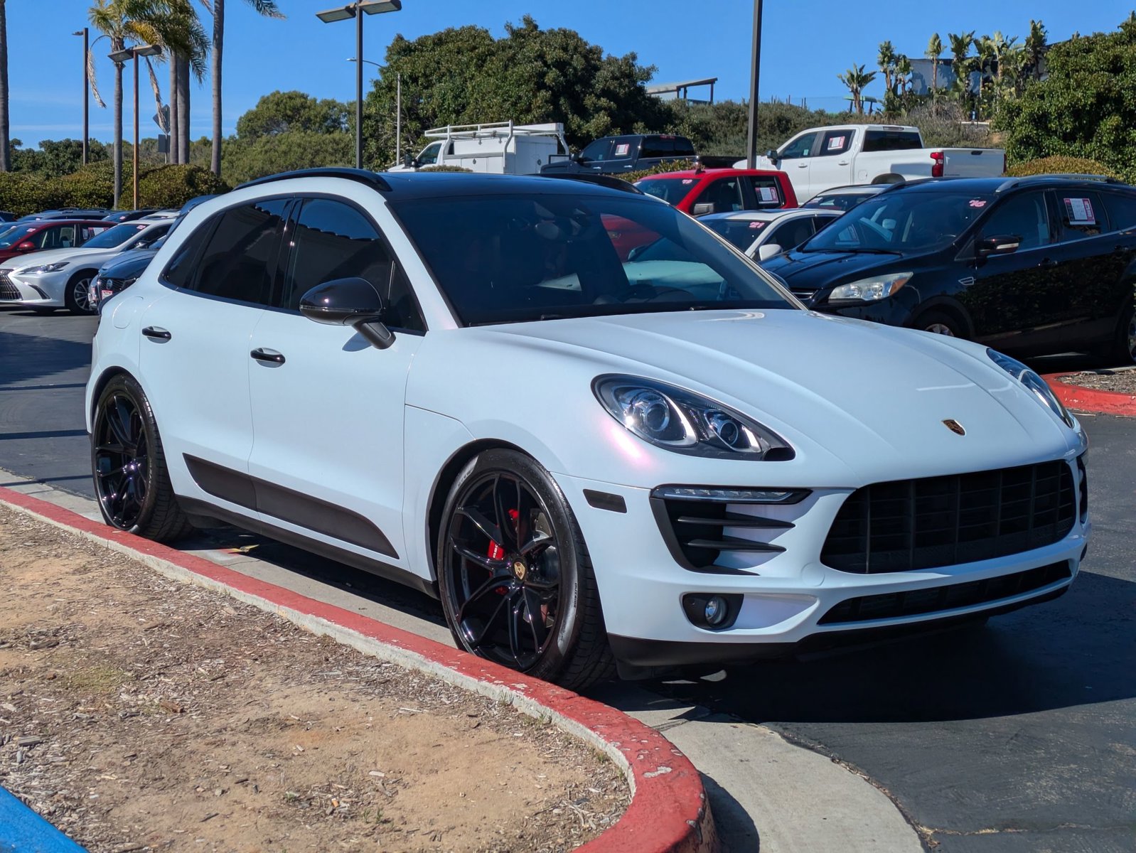 2018 Porsche Macan photo 2