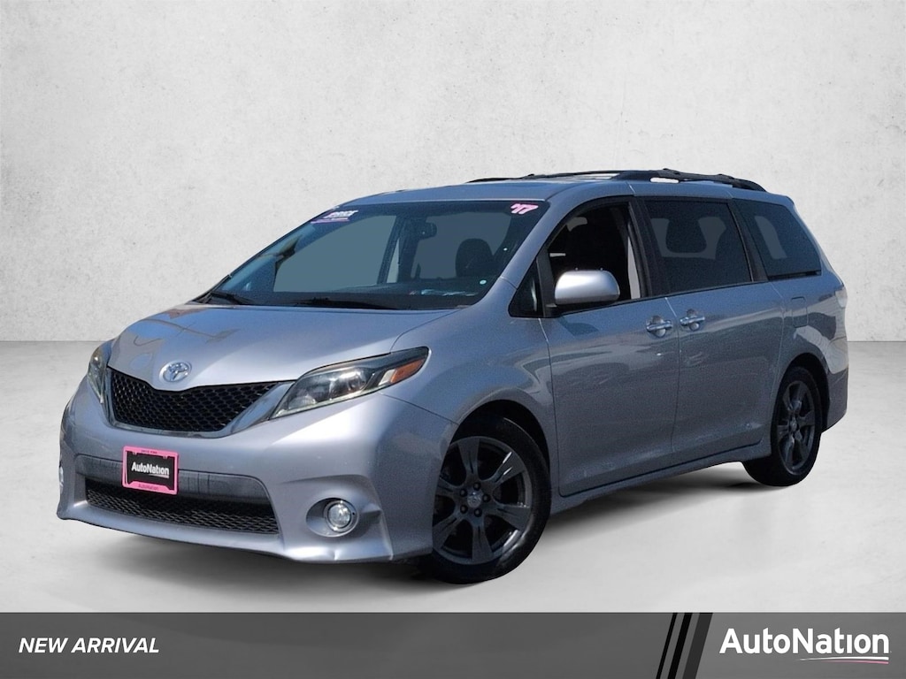 Used 2017 Toyota Sienna SE Premium 8 Passenger Van Passenger Van