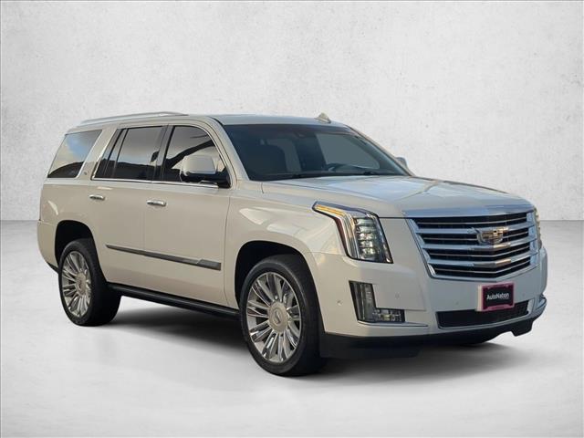 2017 Cadillac Escalade Platinum photo 3