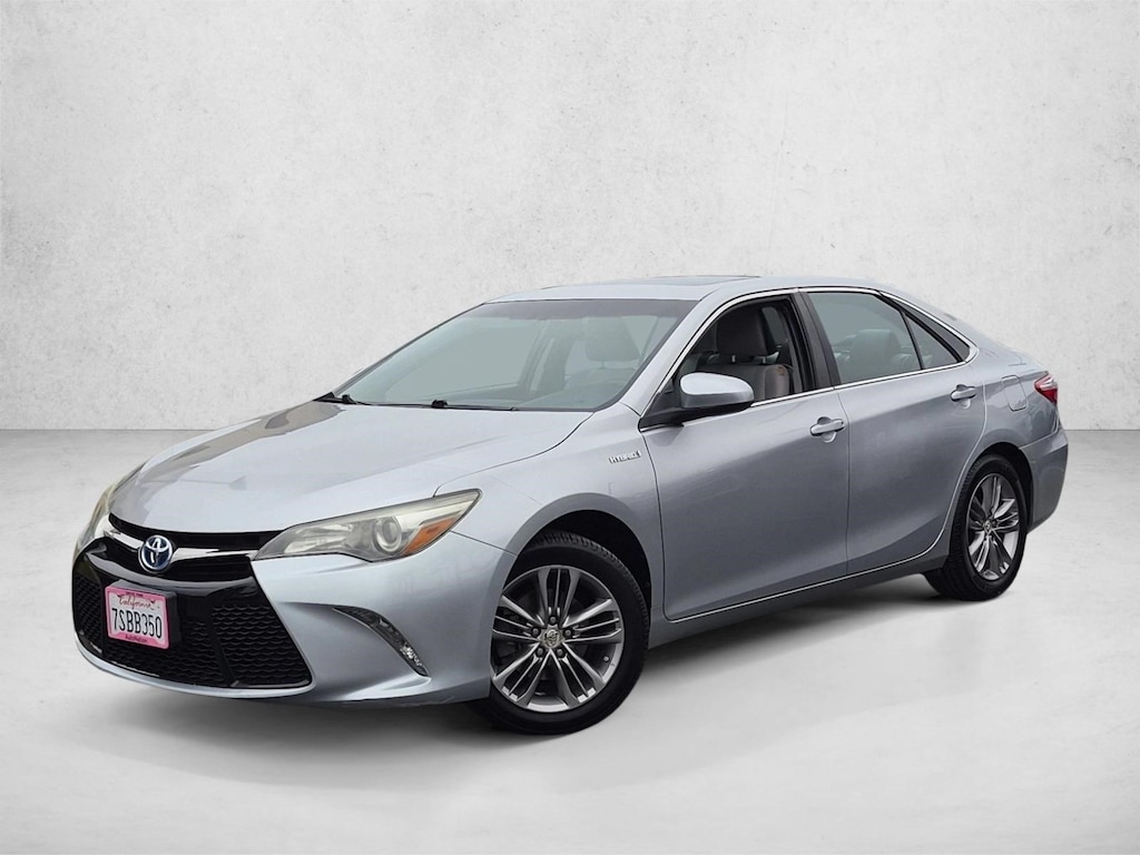 Used 2016 Toyota Camry Hybrid SE Sedan