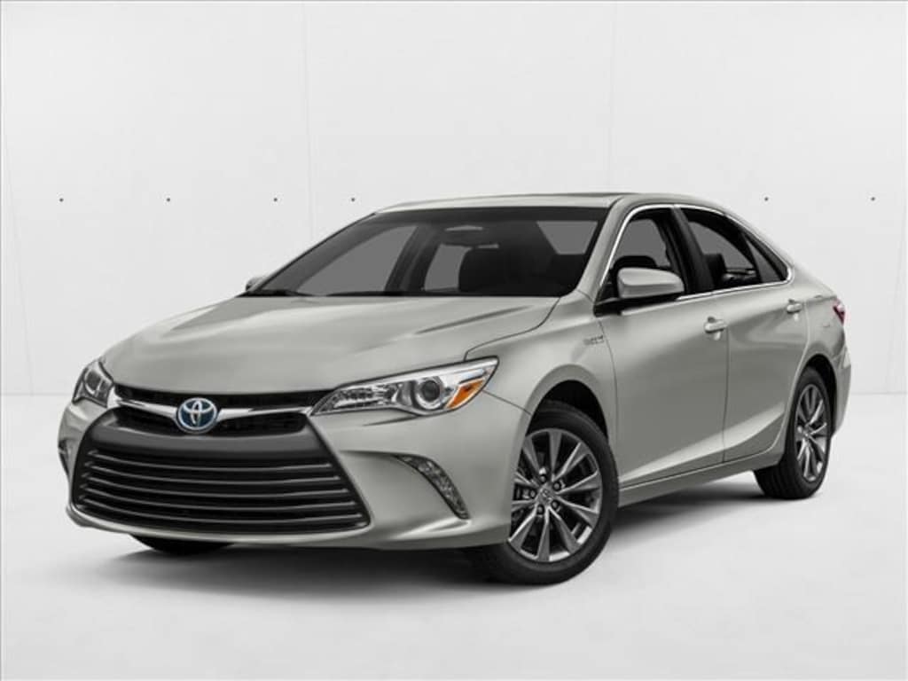 Used 2016 Toyota Camry Hybrid SE Sedan