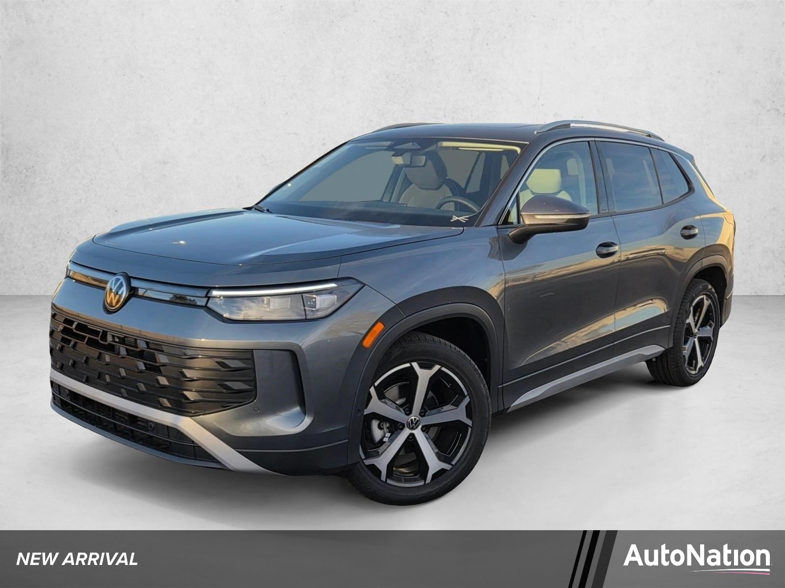 2026 Volkswagen Tiguan 2.0T SE's photo