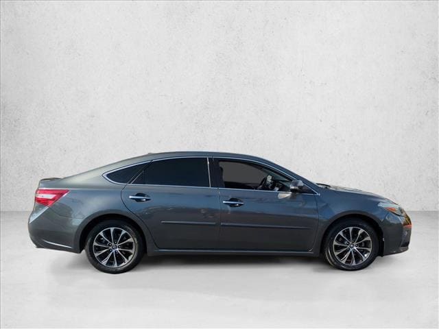 2017 Toyota Avalon XLE Premium photo 4