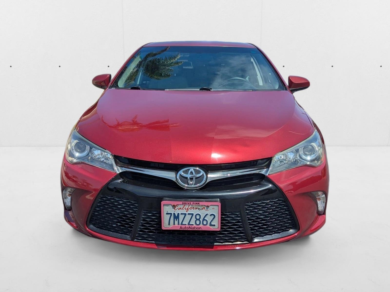 2016 Toyota Camry SE photo 2