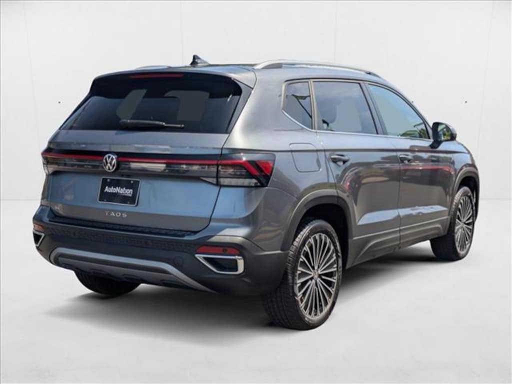 New 2025 Volkswagen Taos 1.5T SE SUV
