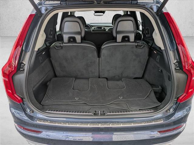 2020 Volvo XC90 T6 Momentum 7 Passenger photo 5