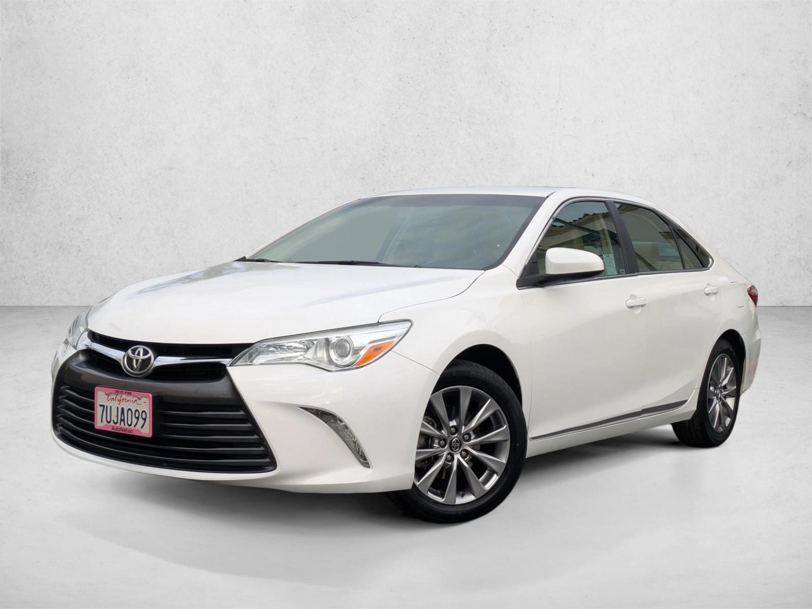 2016 Toyota Camry XLE's photo