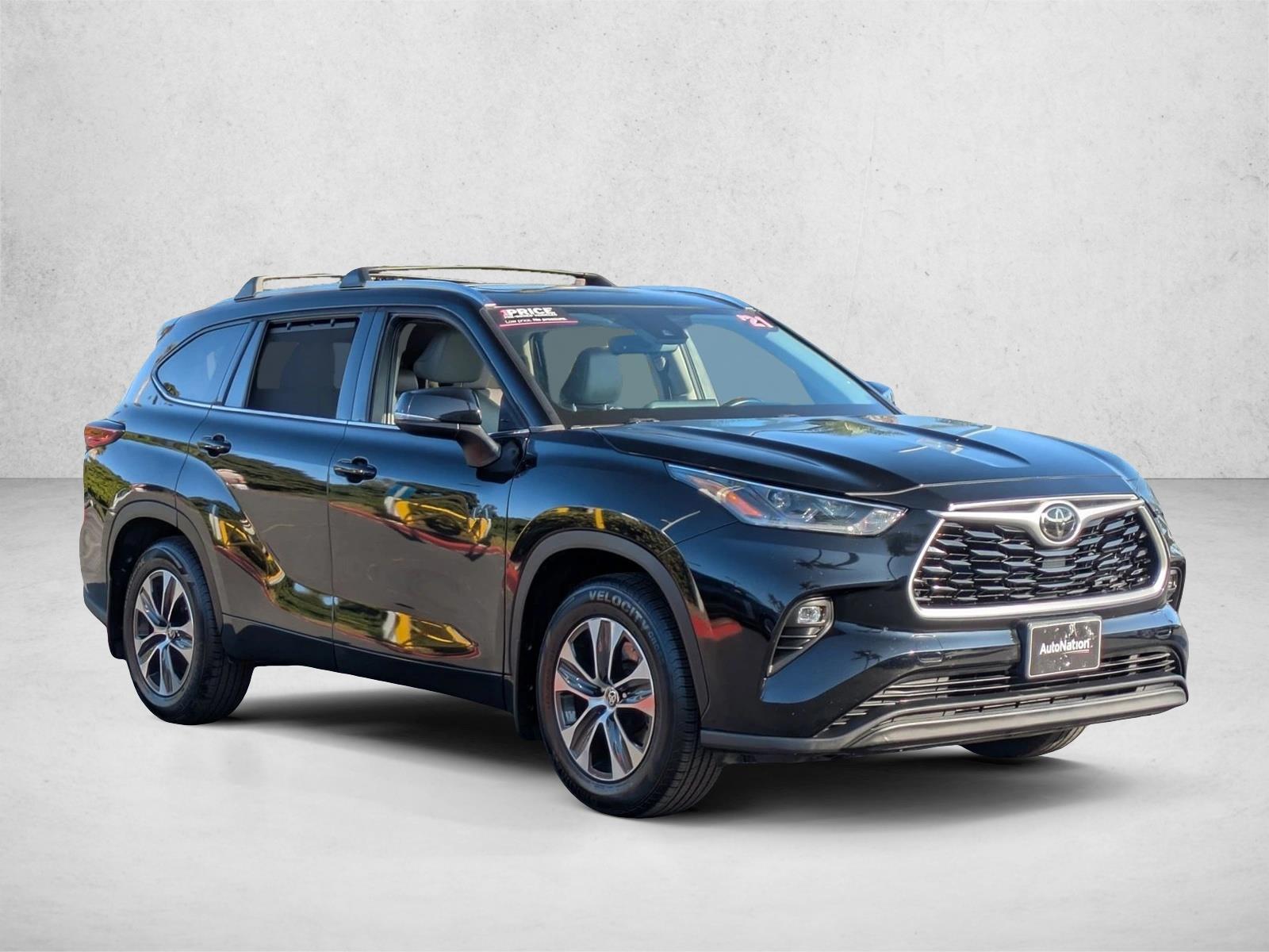 2021 Toyota Highlander XLE photo 3